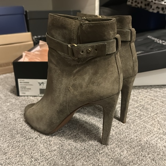 BCBGeneration Women Cassia Suede Peep Toe Booties Fatigue Green size 10 - Picture 3 of 9